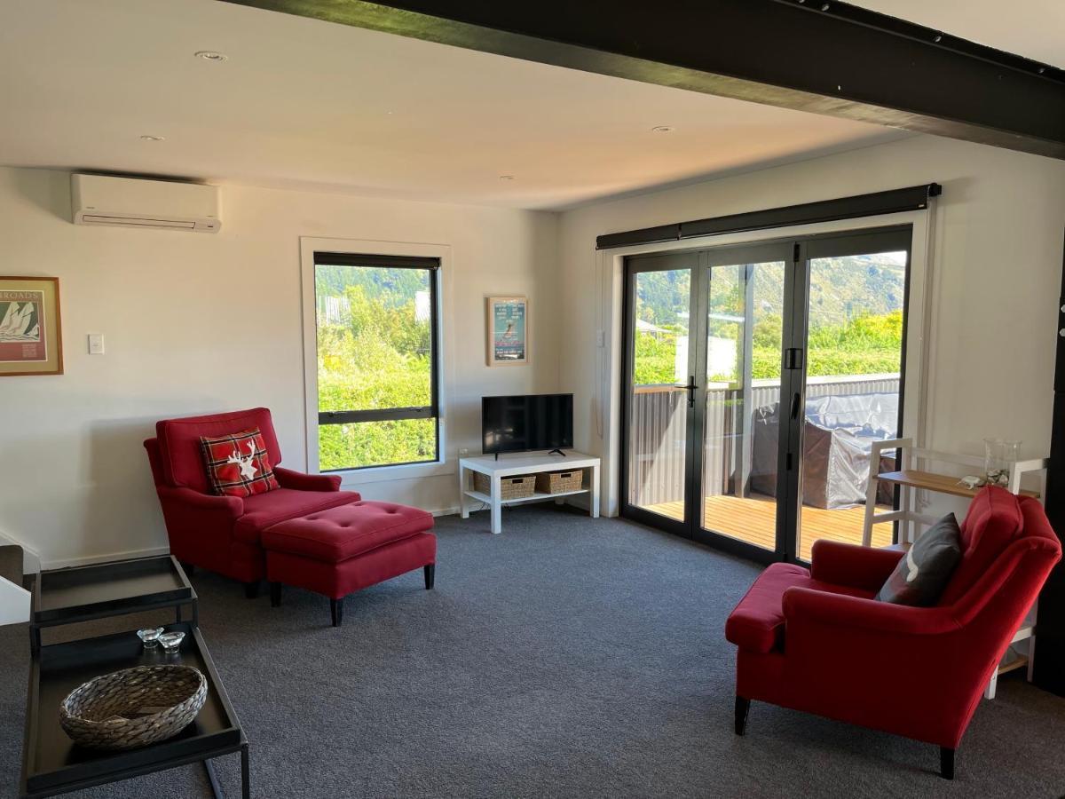 Views On Parry - Lake Hawea Holiday Home Dış mekan fotoğraf